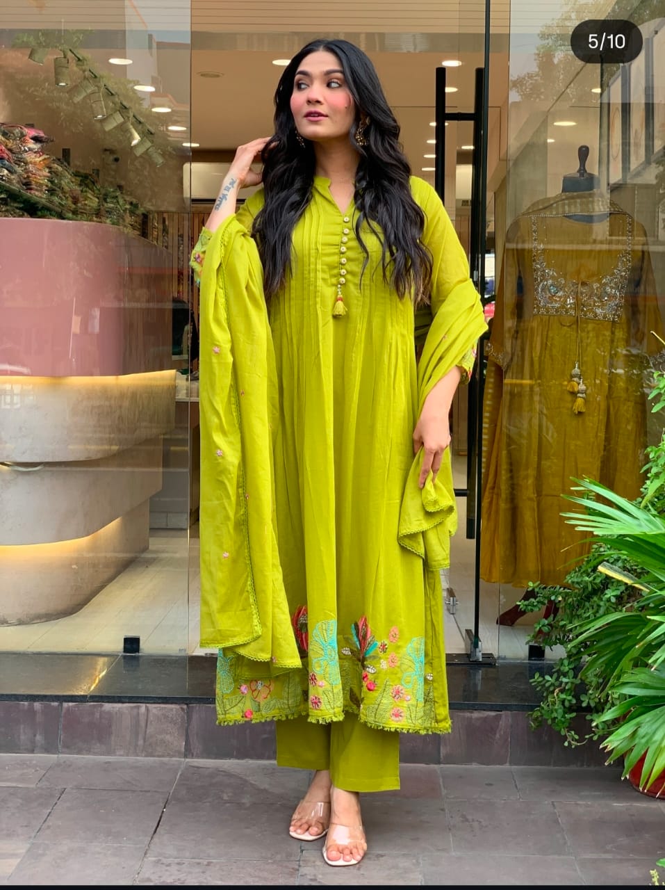 Women Green Floral Embroidered Pleated Thread Work kurta &. Dupatta set