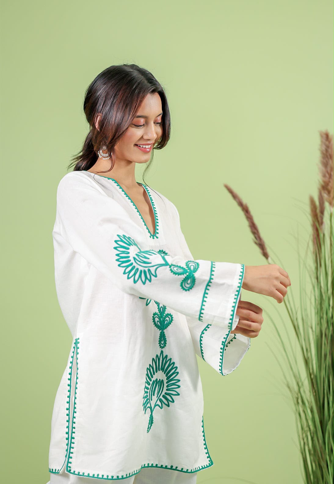 White Floral Embroidered Kurta Pant Set for Women