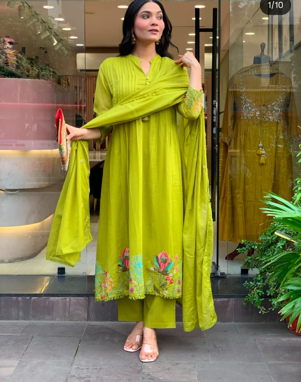 Women Green Floral Embroidered Pleated Thread Work kurta &. Dupatta set